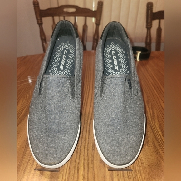 Lugz flats slip on mens size 10 - Picture 1 of 6